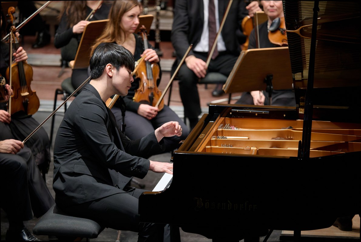 Illustration: Orchestra with Piano // © Fotograf Mirco Dalchow Illustration: Orchestra with Piano // © Fotograf Mirco Dalchow