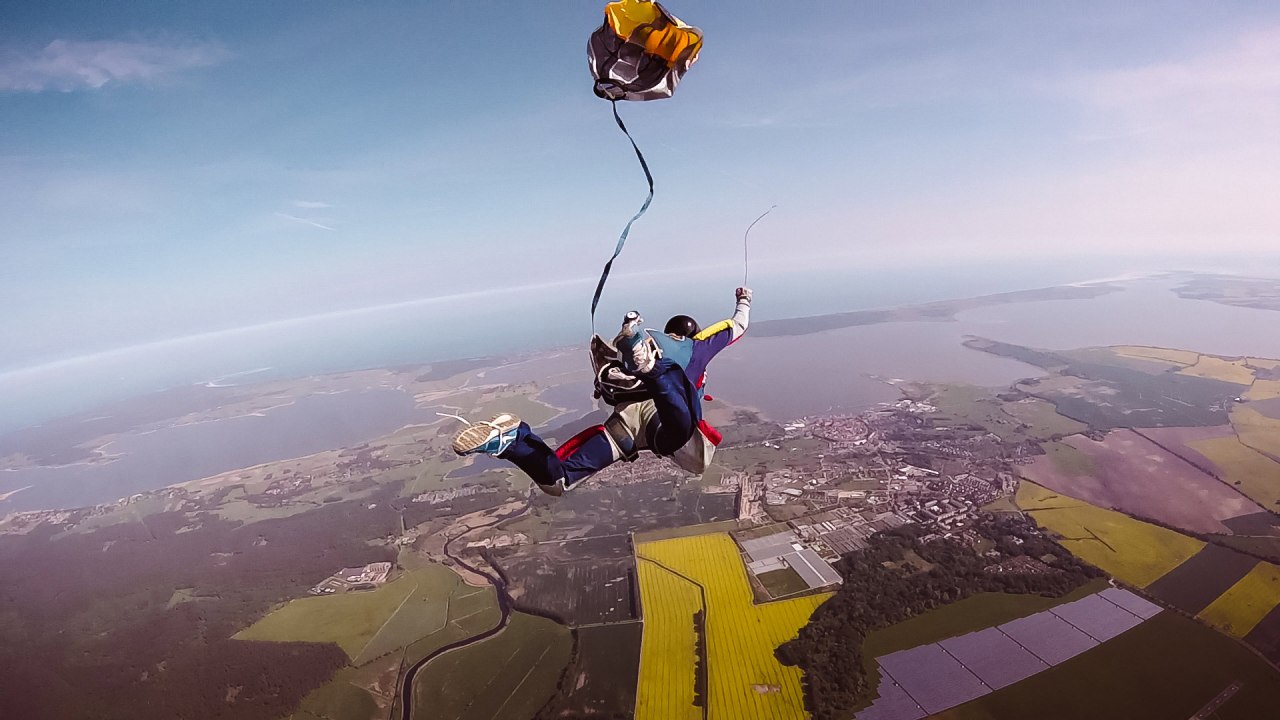 Skydiving over Barth // &copy; Eckhardt G&auml;rtner