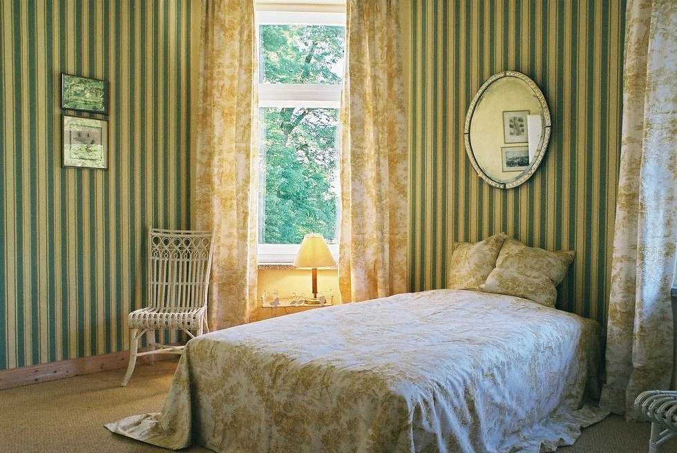 Apartment Alleeblick, bedroom in the tower // © Andreas Knoll Apartment Alleeblick, bedroom in the tower // © Andreas Knoll