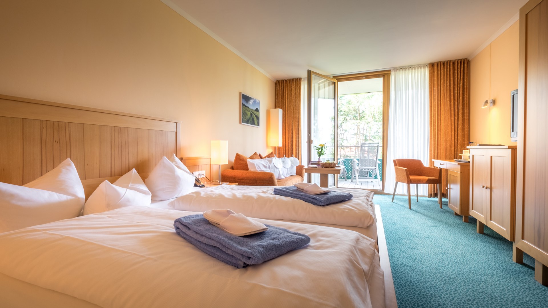 A double room in the spa center Waren for the time of the cure. The view outside onto the balcony