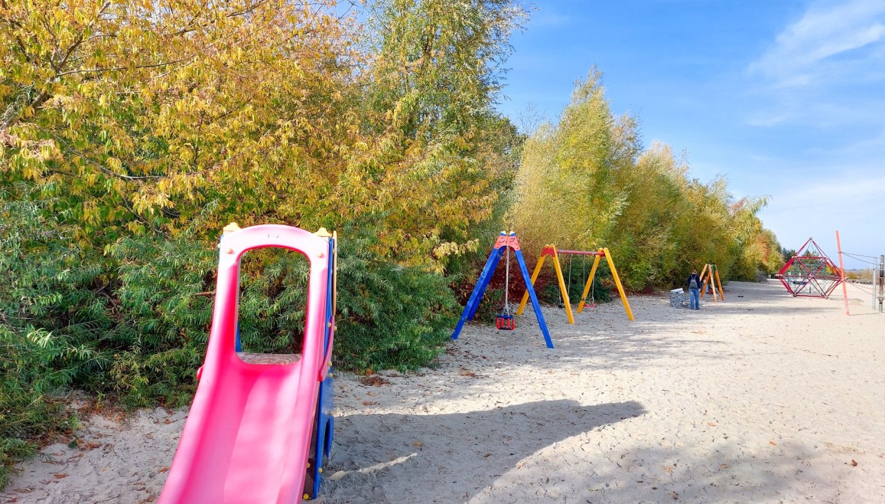 Children playground outdoor pool, &copy; Tourismuszentrale Stralsund