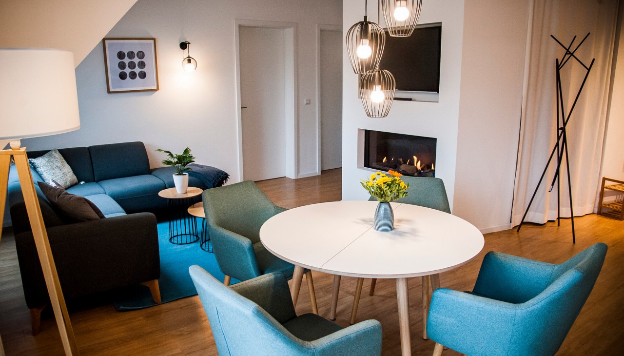 Kominek zapewnia przytulną atmosferę w każdym mieszkaniu wakacyjnym, © Lichthof Neubrandenburg Kominek zapewnia przytulną atmosferę w każdym mieszkaniu wakacyjnym, © Lichthof Neubrandenburg