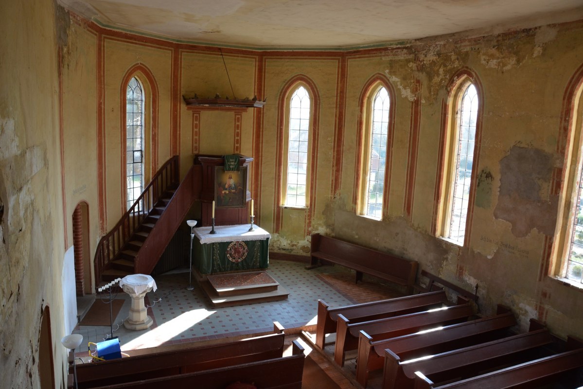 Preekstoelaltaar van de dorpskerk, &copy; Foto: Karl-Georg Haustein