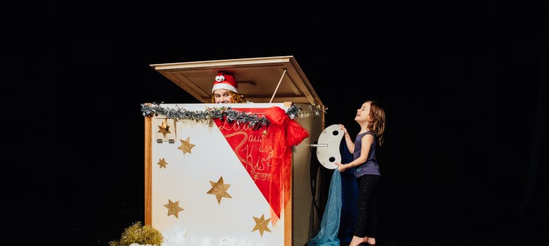 Magdalena von Rhoden spielt „Weihnachtslieder aus der Kiste“ // © TheresaLangeFotografie Magdalena von Rhoden spielt „Weihnachtslieder aus der Kiste“ // © TheresaLangeFotografie