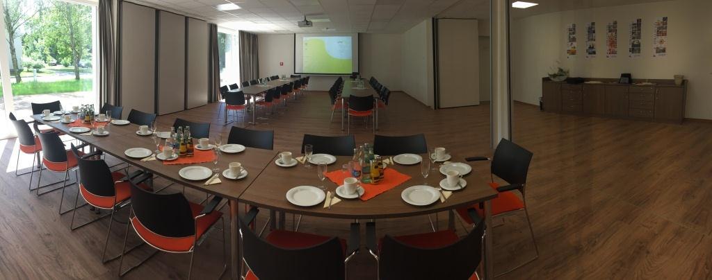 Evenementenruimte in het zorghotel // © Wohlfahrtseinrichtung der Hansestadt Stralsund gGmbH / Fanny Marckwardt Evenementenruimte in het zorghotel // © Wohlfahrtseinrichtung der Hansestadt Stralsund gGmbH / Fanny Marckwardt
