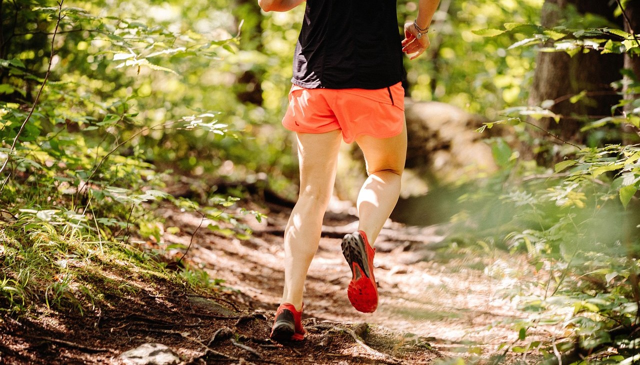 Running in the forest, &copy; natachagagnekinesiolog