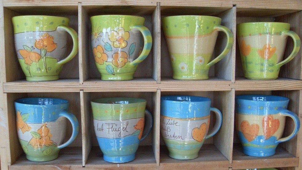 Een bijzonder cadeau-idee: kleurrijk en vrolijk goed humeur servies, © Töpferei Blue Mango