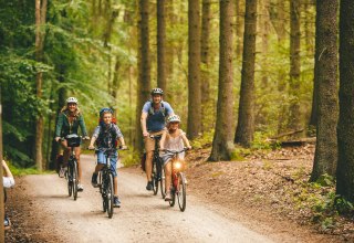 Met het gezin op de fiets, © TMV/Roth