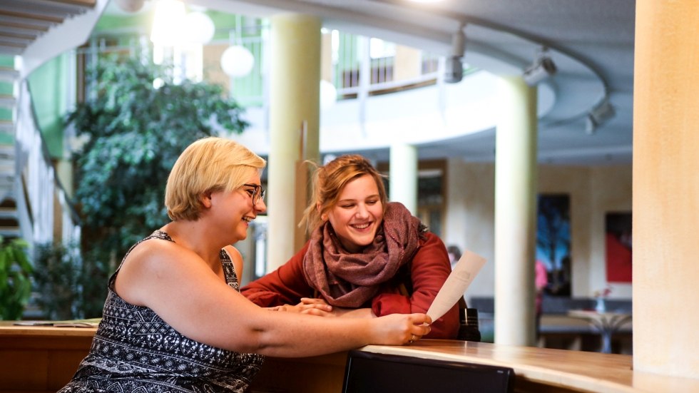 Jasne i zachęcające - wejście do schroniska młodzieżowego, © DJH MV / Danny Gohlke Jasne i zachęcające - wejście do schroniska młodzieżowego, © DJH MV / Danny Gohlke