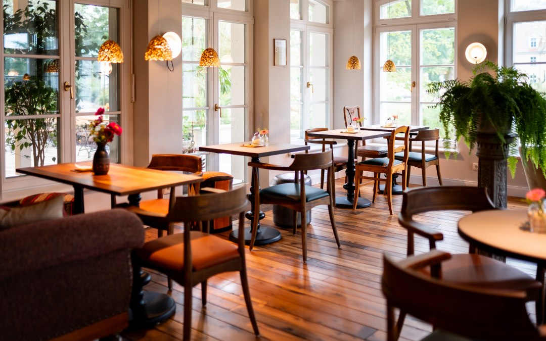 Gezellige sfeer in het kloostercafé Gut Saunstorf, © Kloster Gut Saunstorf / Aneka Schwerdtfeger