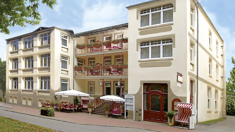 Buitenaanzicht van StrandHotel Graal-Müritz // © StrandHotel Graal-Müritz Buitenaanzicht van StrandHotel Graal-Müritz // © StrandHotel Graal-Müritz