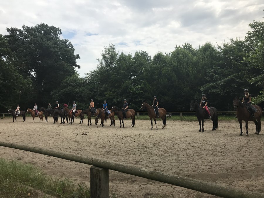 Formation before the big ride to Bömitz, © Karoline Görs