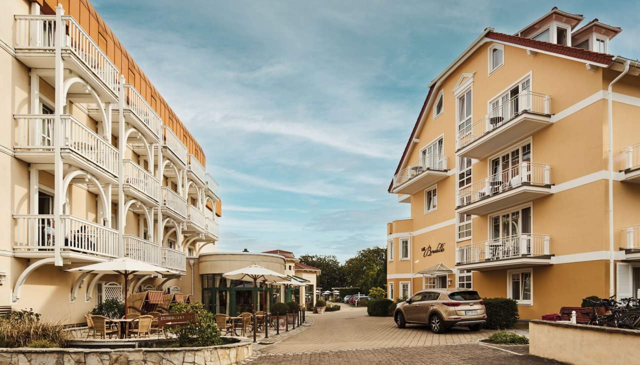 Bild 2 Außenaufnahme- Hoteleinfahrt, © Arne Nagel AMOA e. K Bild 2 Außenaufnahme- Hoteleinfahrt, © Arne Nagel AMOA e. K