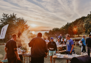 Digital working, community and regional networking come together at Project Bay's open day in Lietzow on the island of R&uuml;gen. Visitors experience exchange, networking and insights into modern forms of work directly on the Bodden. // &copy; project_bay