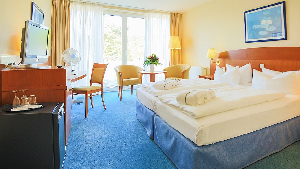 De comfortabele kamers, suites en appartementen nodigen je uit om te ontspannen // © Seehotel BINZ-THERME Rügen De comfortabele kamers, suites en appartementen nodigen je uit om te ontspannen // © Seehotel BINZ-THERME Rügen