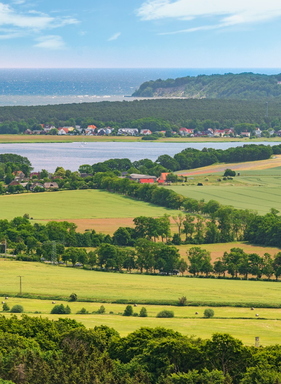 The view of the island of Rügen from the tower of Granitz Castle // Magnificent view: Why did princes have such a high tower built? It's obvious - because of the view! // © MV-T/Tiemann The view of the island of Rügen from the tower of Granitz Castle