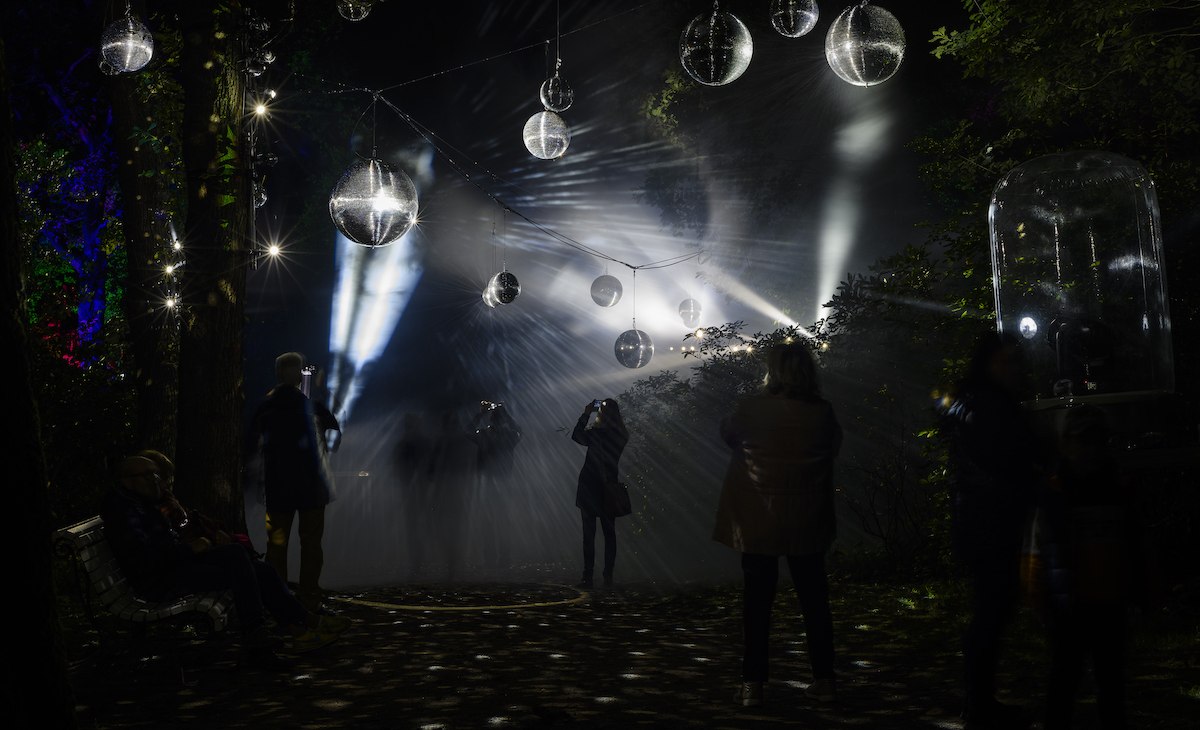 "Nacht in het park" - een ontspannen licht kunstevenement, © André Pristaff / Tourismus- und Kur GmbH Graal-Müritz "Nacht in het park" - een ontspannen licht kunstevenement, © André Pristaff / Tourismus- und Kur GmbH Graal-Müritz