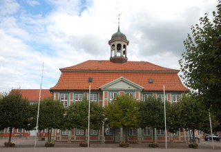 Ratusz w Boizenburgu jest jednym z najważniejszych przykładów barokowej architektury szachulcowej. // © Gabriele Skorupski Ratusz w Boizenburgu jest jednym z najważniejszych przykładów barokowej architektury szachulcowej. // © Gabriele Skorupski
