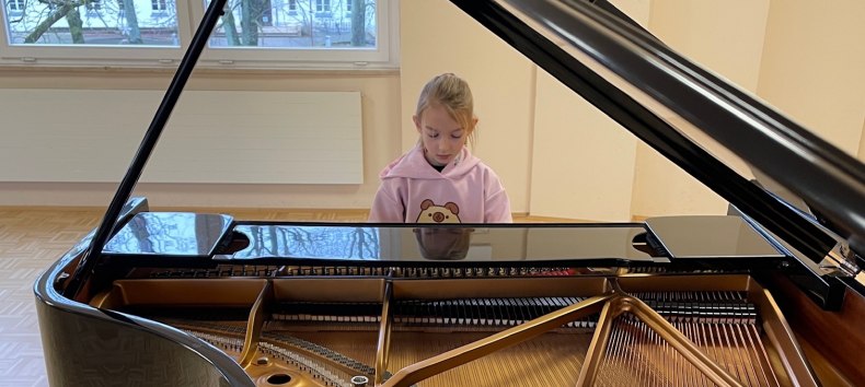 8-year-old Greta Schmidt is also looking forward to her big performance., &copy; Kon.centus