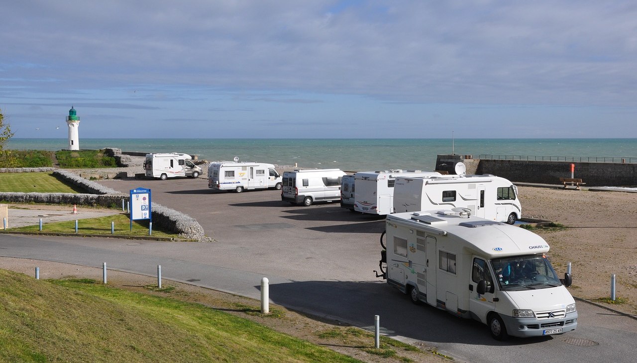 Parkeerplaats voor auto en camper, &copy; Tourist-Info
