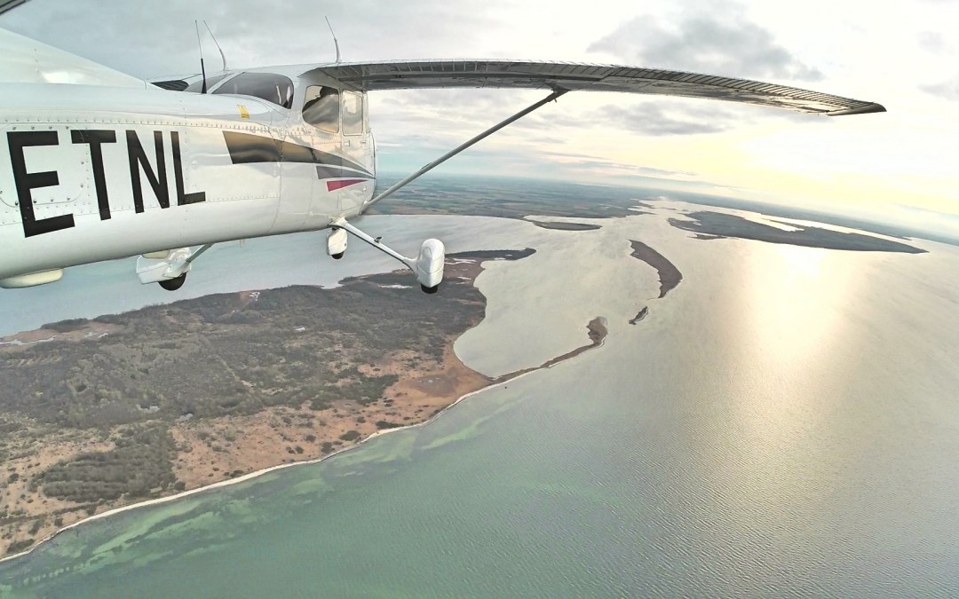 Sightseeing flight over the peninsula Wustrow at the Salzhaff, towards the Hanseatic City of Wismar and the island Poel, © ostseeflug.com