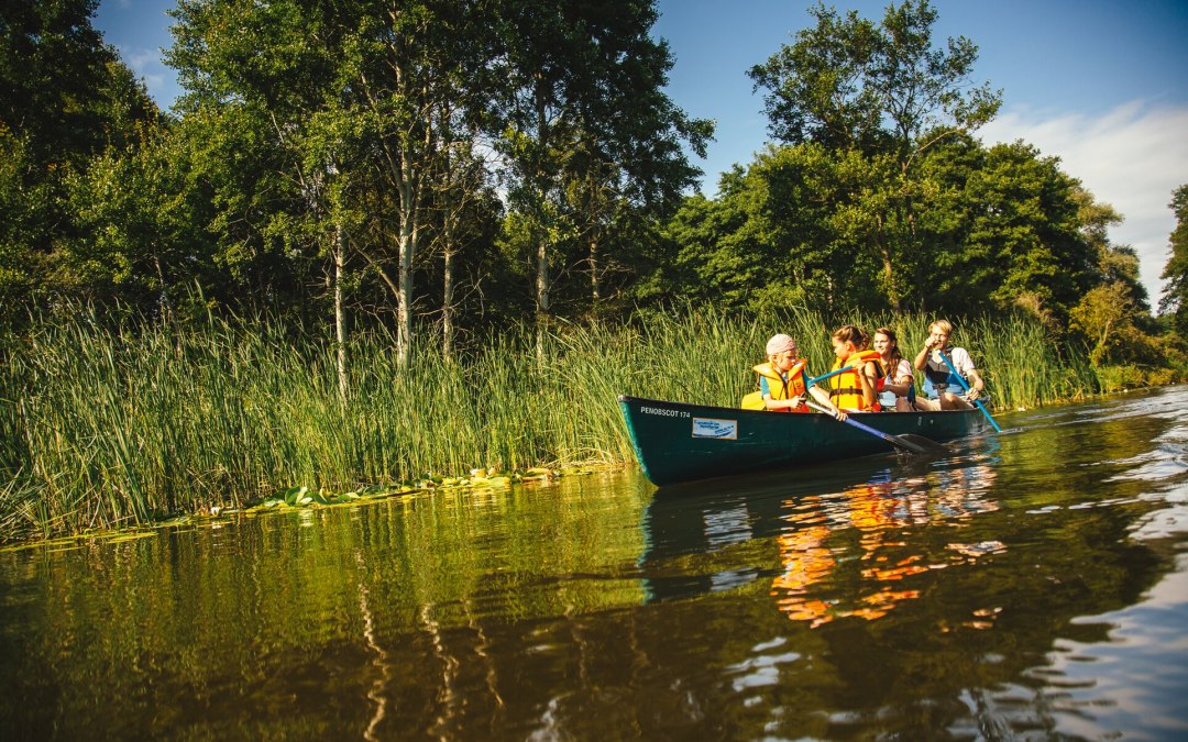 canoeing_in_the_mecklenburg_lake_district_1_on_a_tour_with_the_canoe_in_the_mecklenburg_lake_district_1, © Mecklenburgische Seenplatte