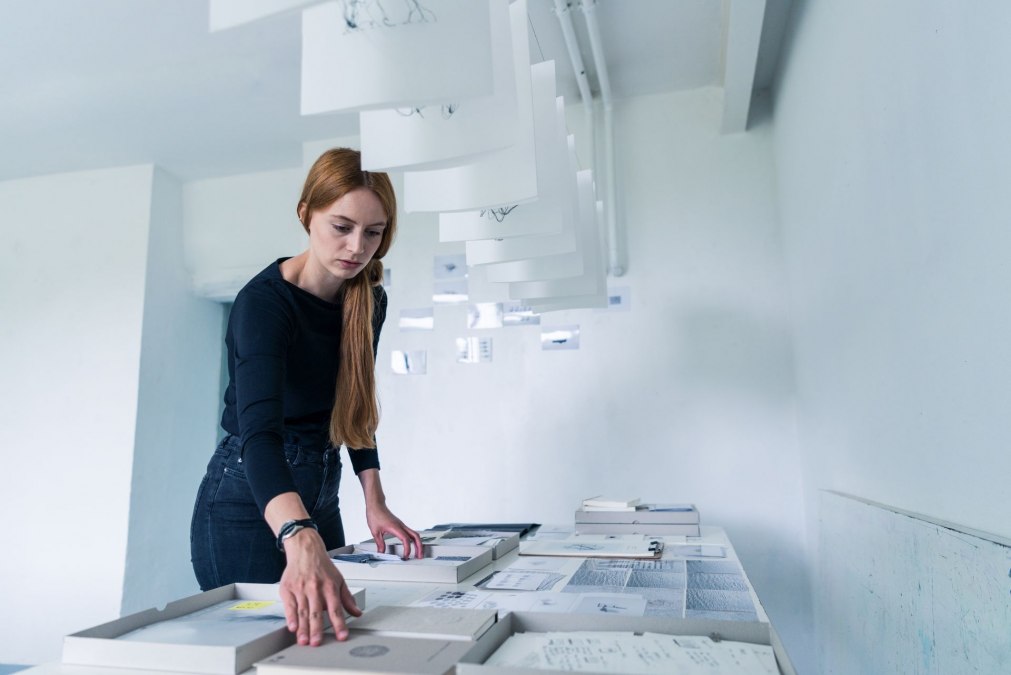 Typographer Jennifer Eckert 2018 at Künstlerhaus Lukas, © TMV/Süß