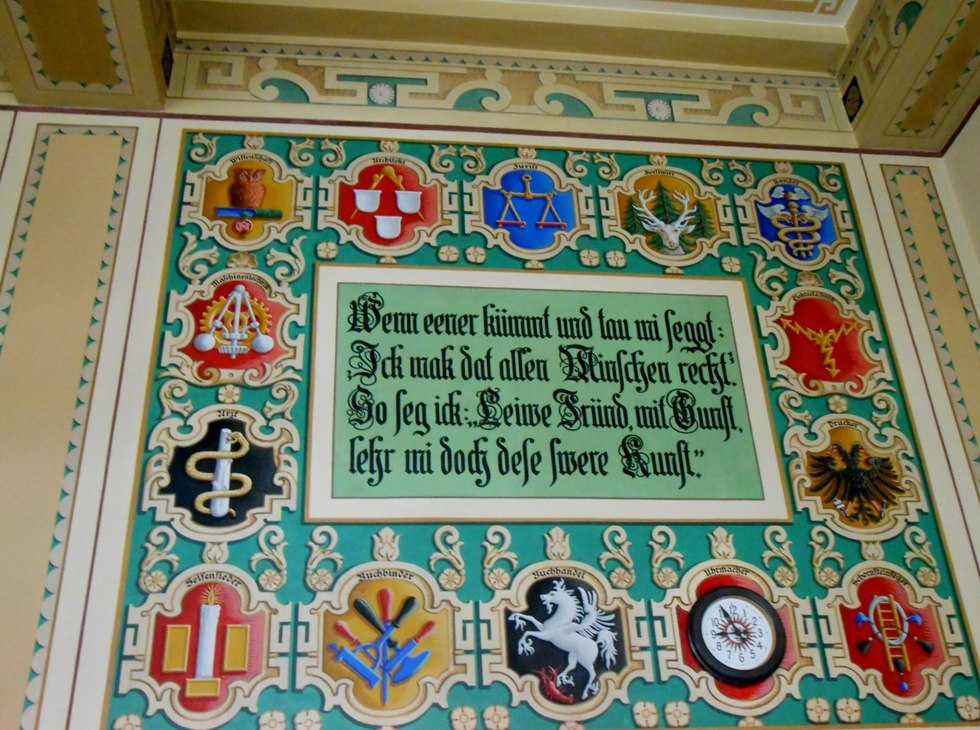 Ratusz w Malchin z 72 znakami cechowymi z 1927 r., &copy; Monika Kr&ouml;ger