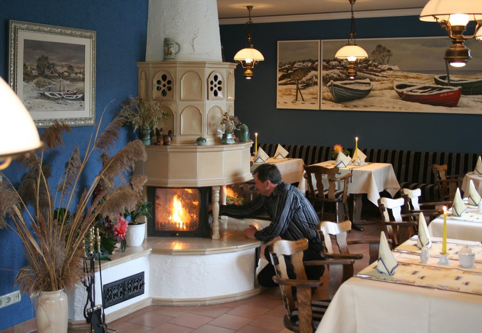 Cozy hours by the fireplace enchant at the end of a cold winter day, © Robert Niche Cozy hours by the fireplace enchant at the end of a cold winter day, © Robert Niche