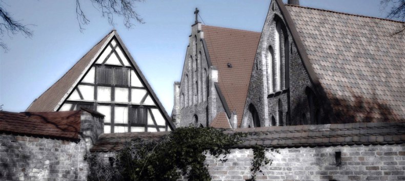 Blick von Süden auf Stadtmauer und Klostergebäude // © Geschichtswerkstatt Rostock e.V., Andreas Günther Blick von Süden auf Stadtmauer und Klostergebäude // © Geschichtswerkstatt Rostock e.V., Andreas Günther