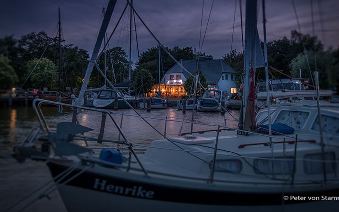 Räucherhaus Ahrenshoop at night, © Peter von Stamm