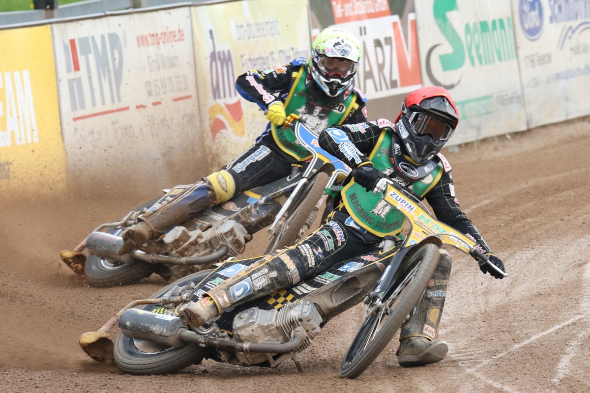 bachhuber(r)+r_pedersen(y)_c_sievers, &copy; c_sievers