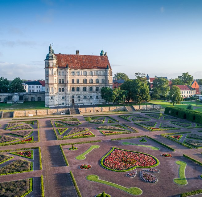 Schloss und Schlossgarten G&uuml;strow // &copy; SSGK MV / Funkhaus Creative