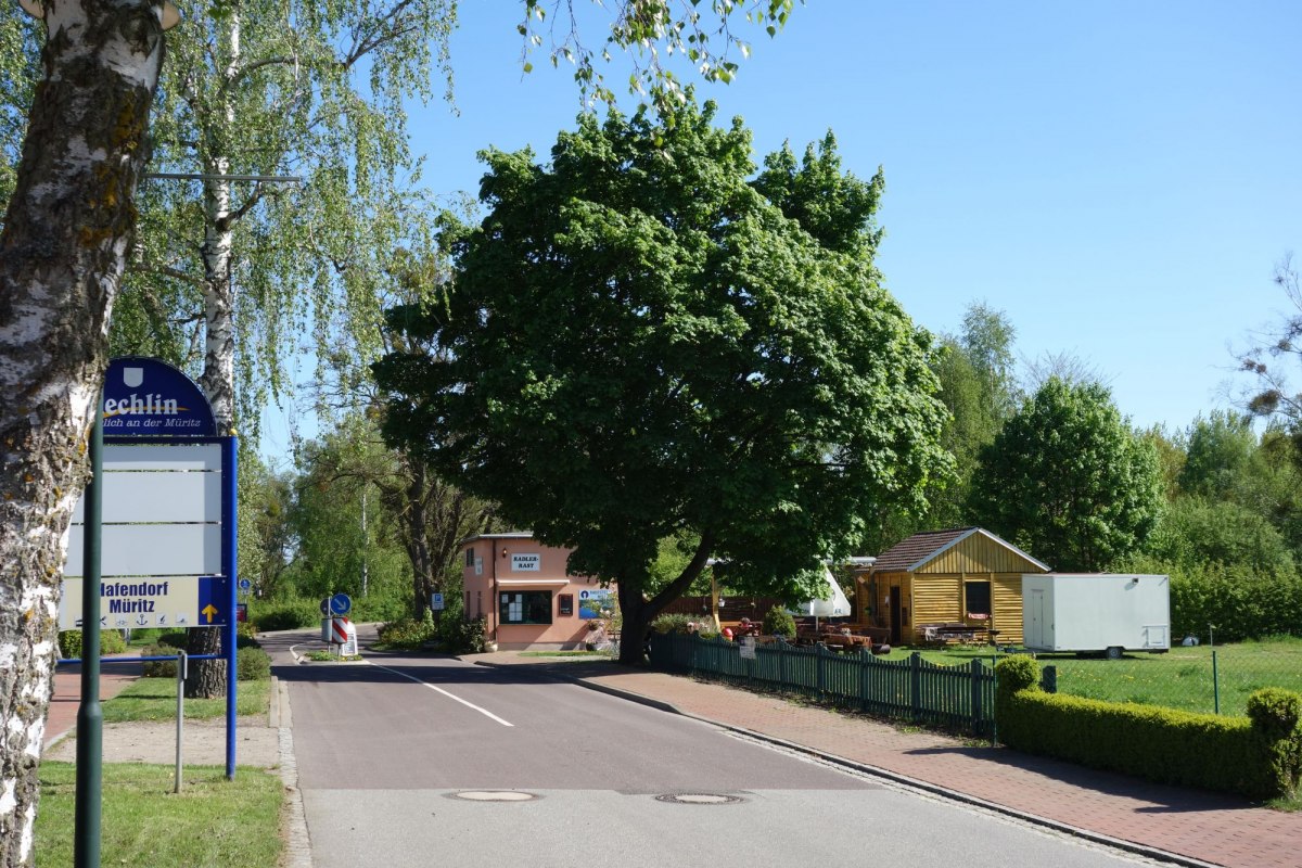 Cyclists' rest stop "Trafostation West II", © TDG Rechlin mbH Cyclists' rest stop "Trafostation West II", © TDG Rechlin mbH