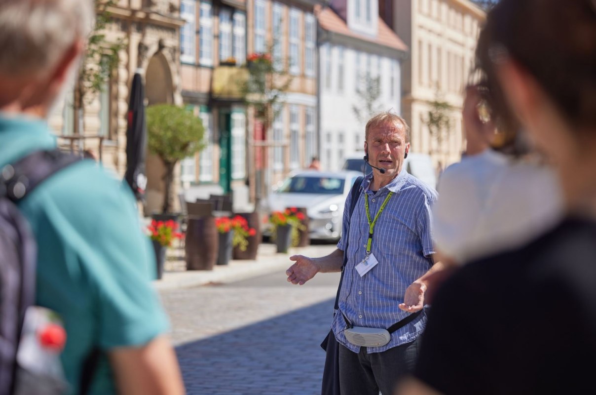 Kijken achter het huis, &copy; Oliver Borchert