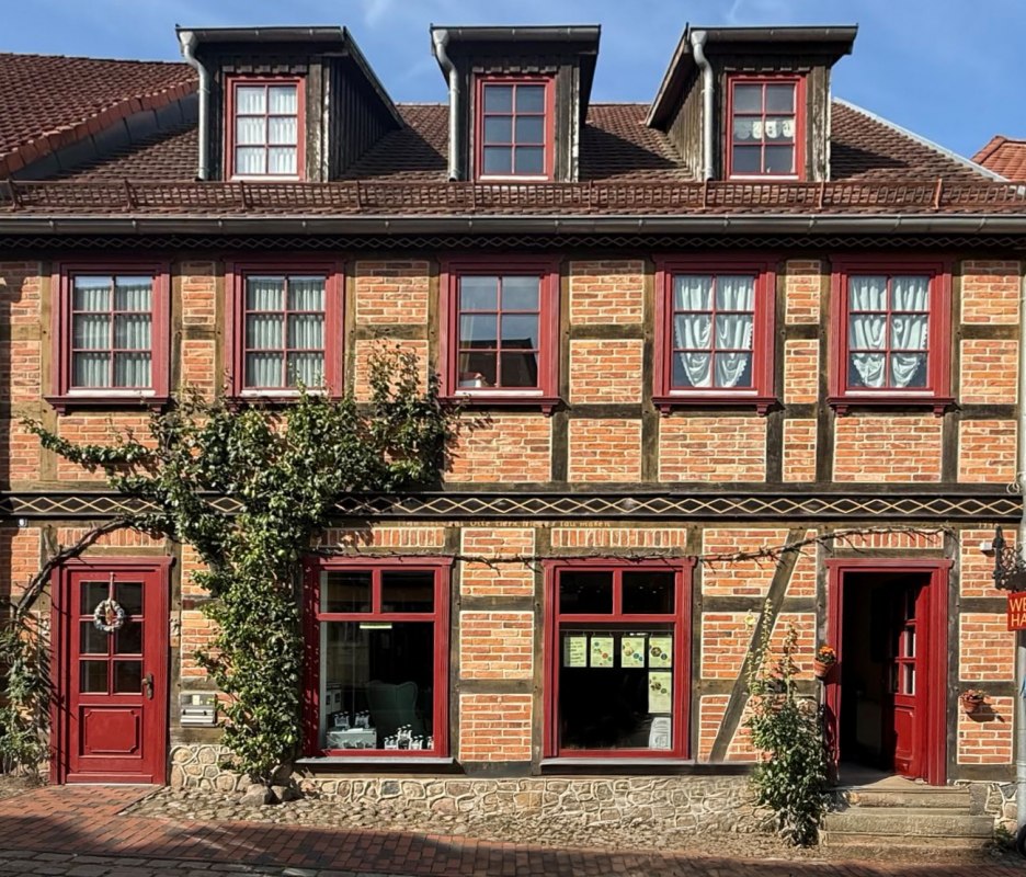 Foto_Hausansicht_Schulstrasse_offene Tür, © WerkHausWaren e.V. Foto_Hausansicht_Schulstrasse_offene Tür, © WerkHausWaren e.V.