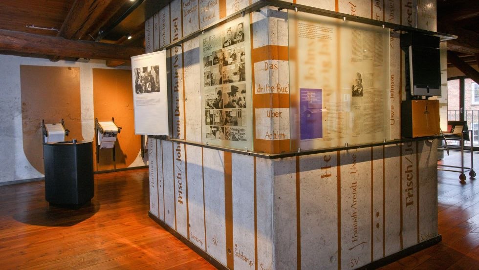 Tentoonstelling over de beroemde schrijver Uwe Johnson, © Literaturhaus „Uwe Johnson“, Silke Winkler