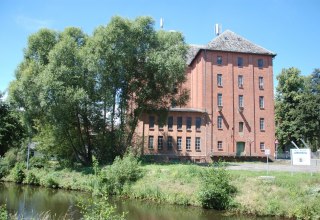 W 1851 roku młyn został rozbudowany o spichlerz., &copy; Gabriele Skorupski