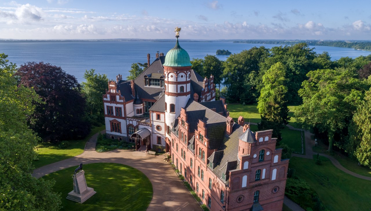 Vogelperspectief van de buitenkant van Kasteel Wiligrad, © SSGK MV / Funkhaus Creative