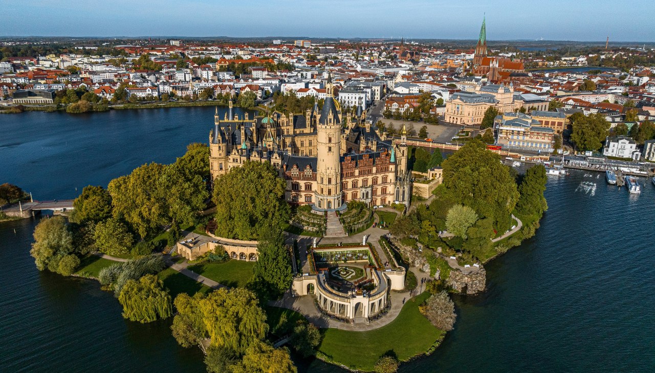 Schwerin_Schloss_Herbst_Luft_co_UdoTanske (29), © Udo Tanske