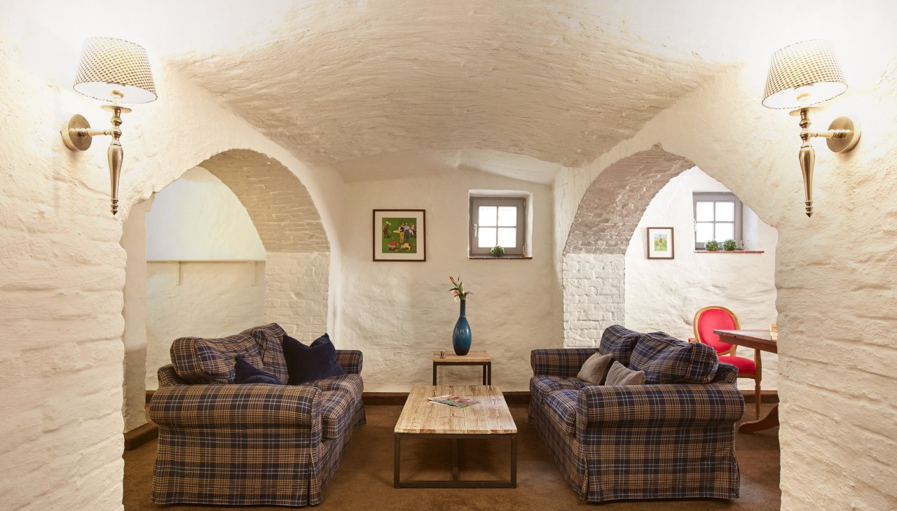 Ruimte voor gezamenlijke spelletjesavonden en een gezellig praatje in de gewelfde kelder van Gut Vorbeck, © Gut Vorbeck / Thomas Mandt Ruimte voor gezamenlijke spelletjesavonden en een gezellig praatje in de gewelfde kelder van Gut Vorbeck, © Gut Vorbeck / Thomas Mandt