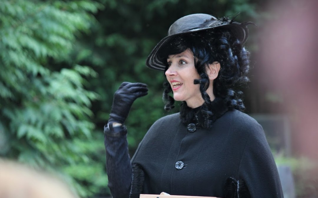 The Black Widow from Friedhofsgeflüster reports on the historical culture of mourning, © Michael Gawron