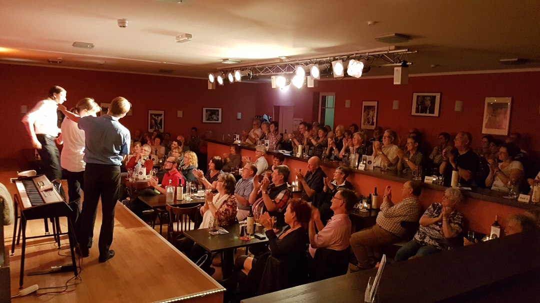 Speelzaal van cabaret Lachmöwe, © Lachmöwe
