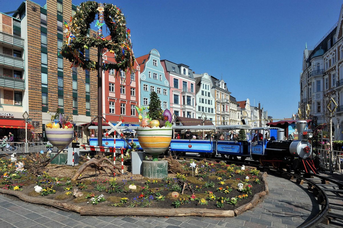 Paasmarkt in het centrum van Rostock, &copy; Joachim Kloock