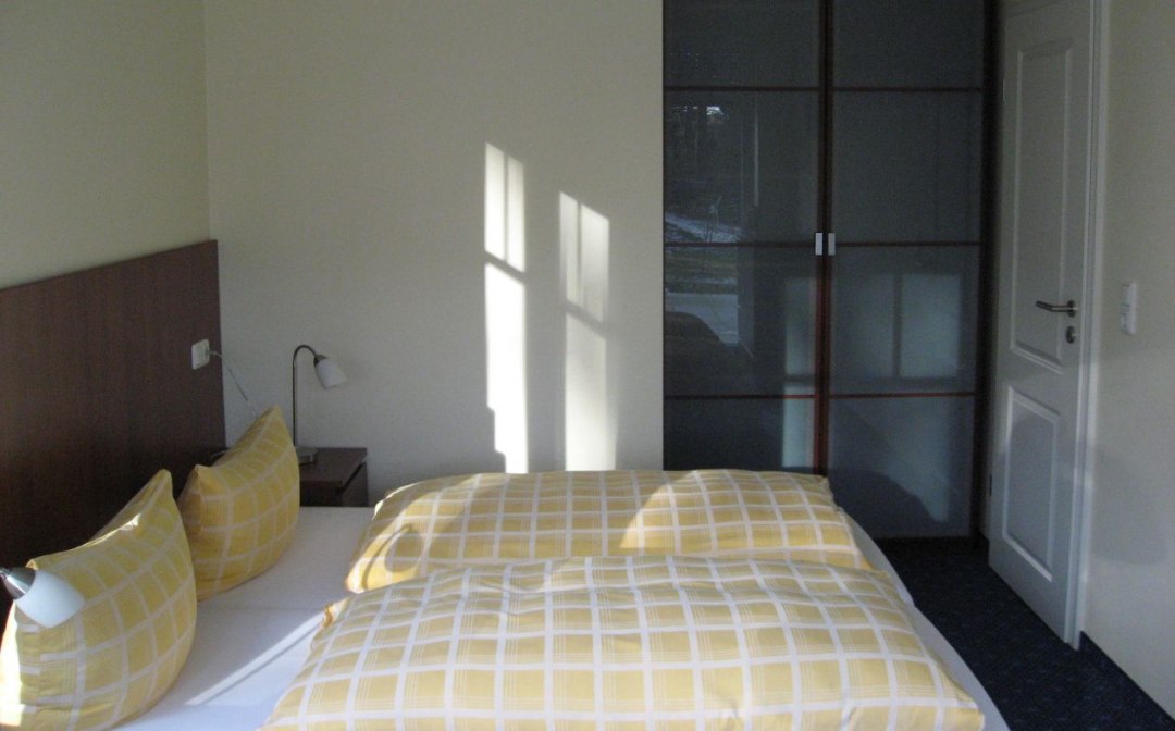 Sypialnia w domu z apartamentami Ostseeresidenz, © Appartementhaus Ostseeresidenz