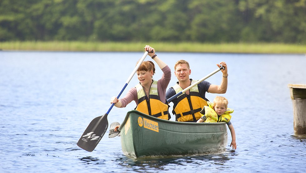 Vanaf het kanostation in het Mirow vakantiepark kun je rechtstreeks naar het waterlelieparadijs., © Ferienpark Mirow GmbH Vanaf het kanostation in het Mirow vakantiepark kun je rechtstreeks naar het waterlelieparadijs., © Ferienpark Mirow GmbH