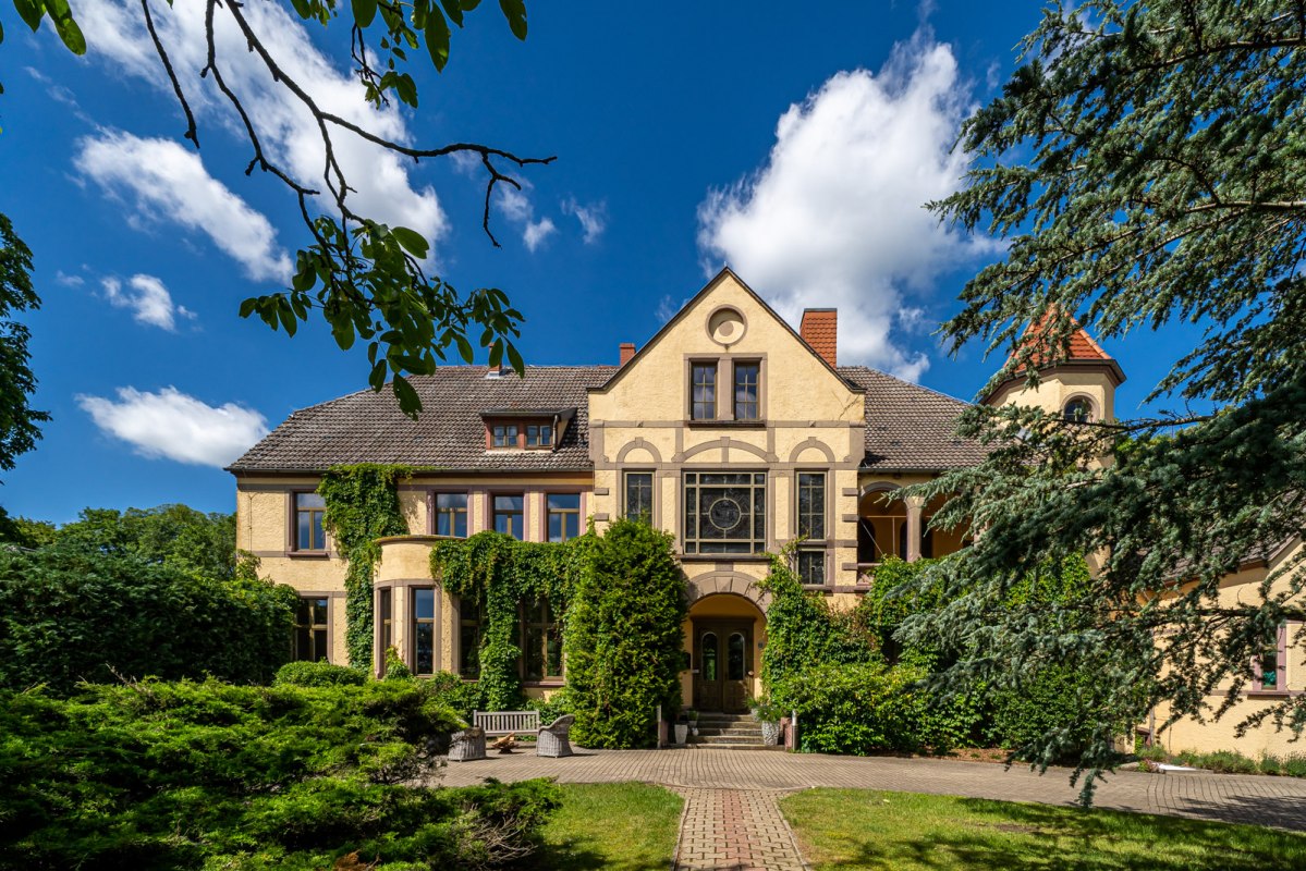 Buitenaanzicht van landhuis Polchow, &copy; DOMUSimages