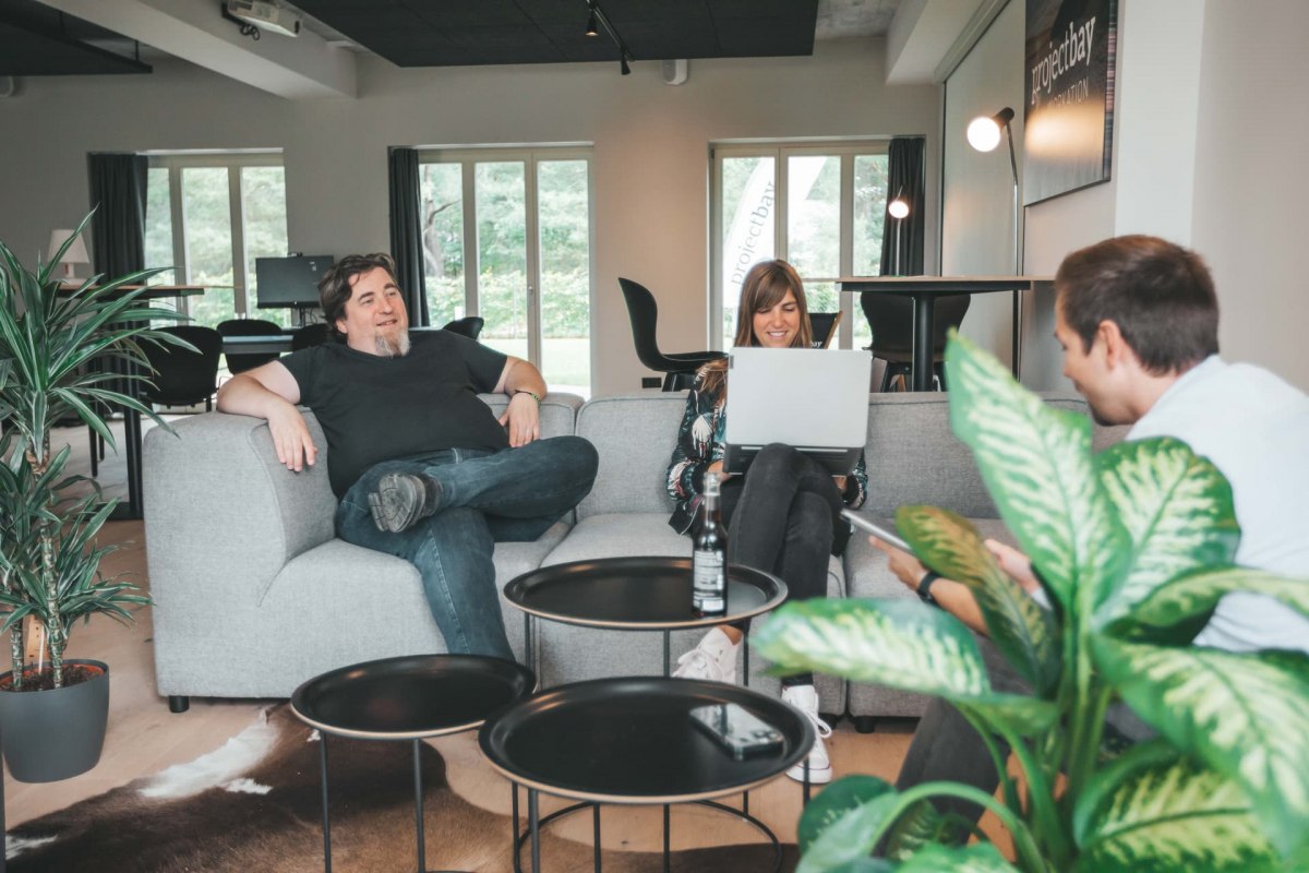 Relaksujące spotkanie w salonie. // © Michelle Dynio Relaksujące spotkanie w salonie. // © Michelle Dynio