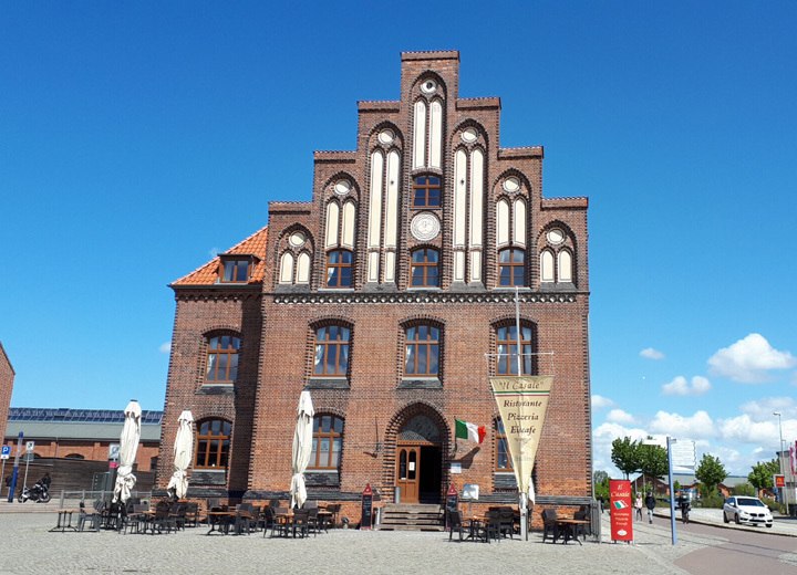 At the harbor in Wismar // &copy; adfc-Schwerin