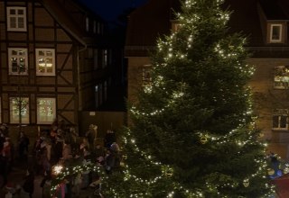 Kerststemming op het stadhuisplein // &copy; Luisa Schattkowsky